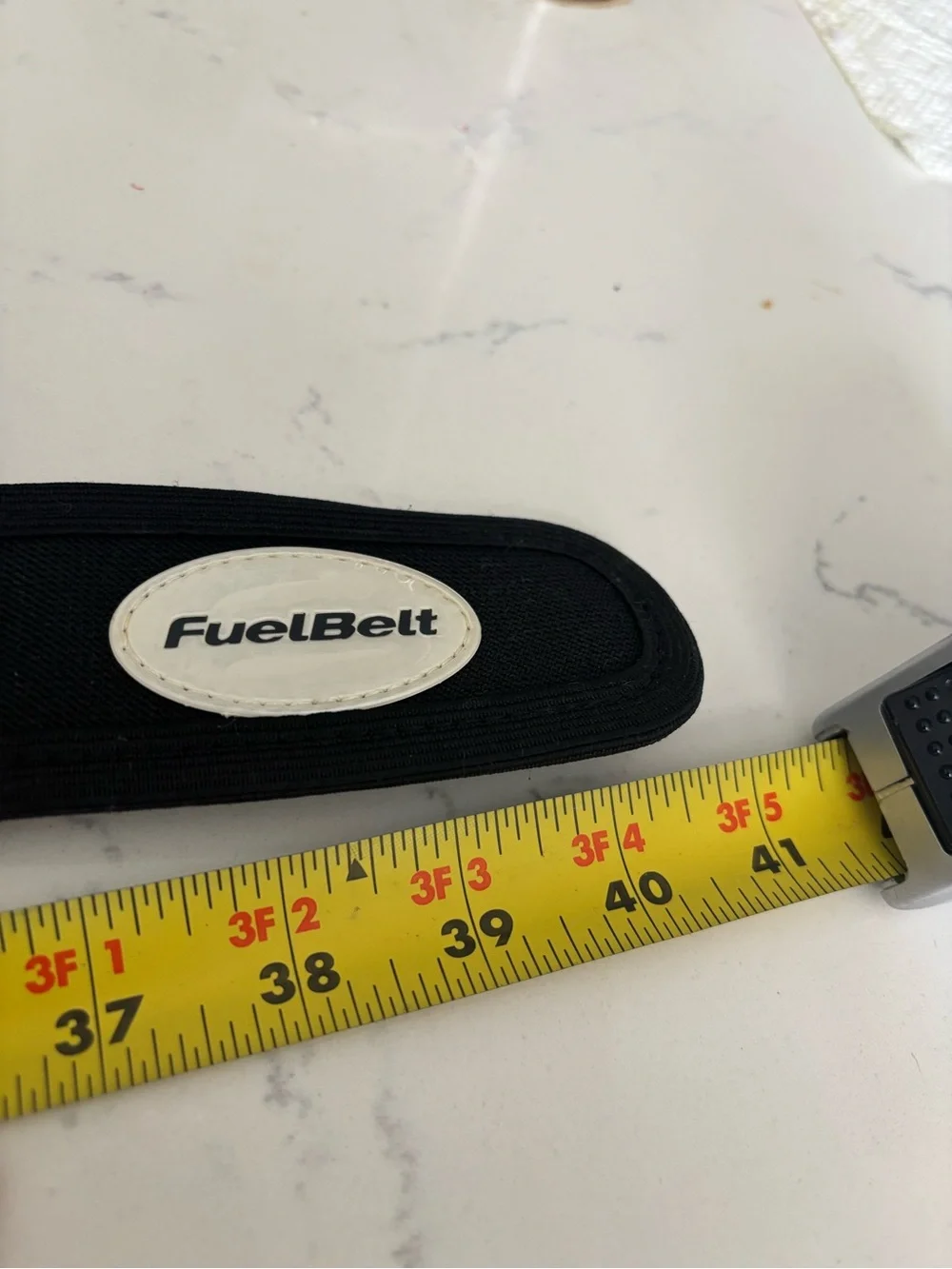 FuelBelt 4-Bottle Hydration Waist Pack Belt 8 fl oz Push Cap Refillable Black.